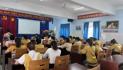 HỌP CHUYÊN MÔN CUỐI THÁNG 3