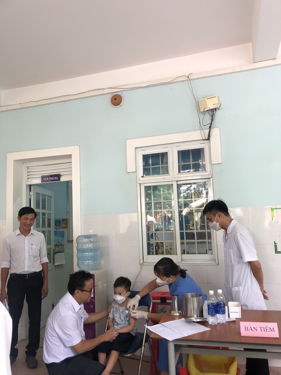 NGÀY 19 THÁNG 08 NĂM 2022. TRƯỜNG MẦM NON AN ĐIỀN PHỐI HỢP VỚI TRẠM Y TẾ XÃ AN ĐIỀN. TỔ CHỨC TIÊM VẮC XIN PHÒNG COVID-19 CHO TRẺ 5 TUỔI TẠI TRƯỜNG.