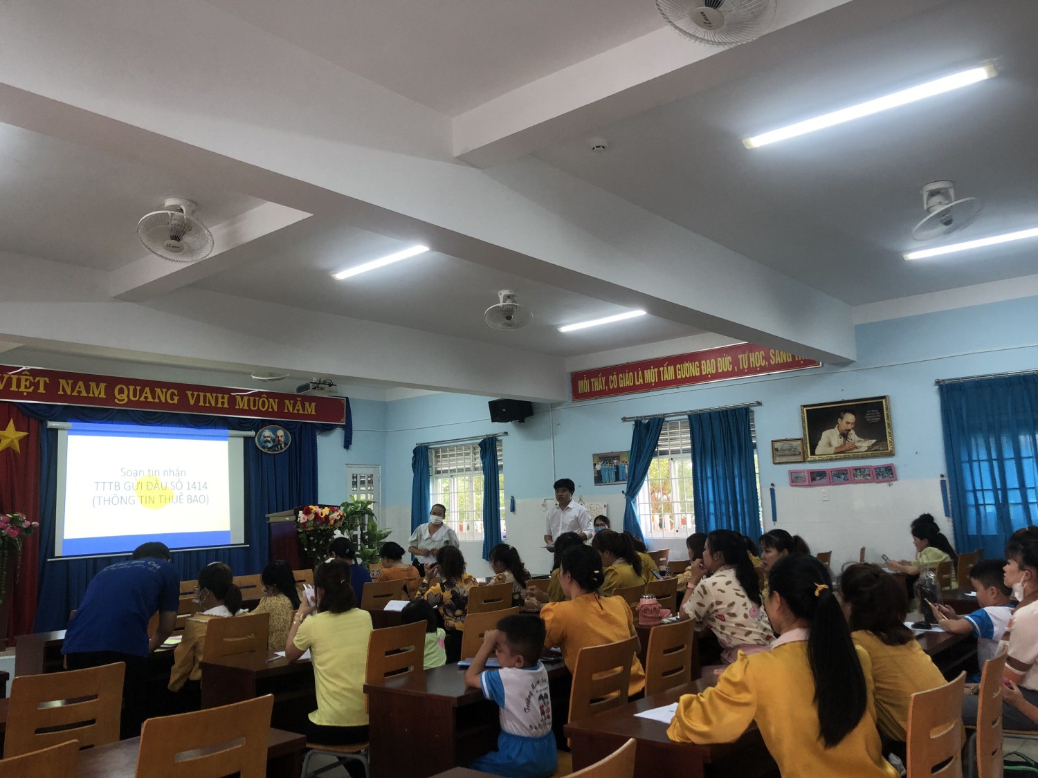 NGÀY 21 THÁNG 10 NĂM 2022. ỦY BAN NHÂN DÂN XÃ AN ĐIỀN TỔ CHỨC TẬP HUẤN HƯỚNG DẪN TẠO TÀI KHOẢN, HƯỚNG DẪN SỬ DỤNG DỊCH VỤ CÔNG TRỰC TUYẾN  MỨC ĐỘ 3, MỨC ĐỘ 4.