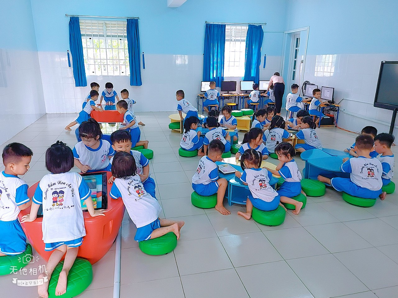 CÁC BÉ KHỐI LÁ TRƯỜNG MẦM NON AN ĐIỀN CÙNG HOẠT ĐỘNG PHÒNG MÁY THEO THỜI KHÓA BIỂU TRONG TUẦN.