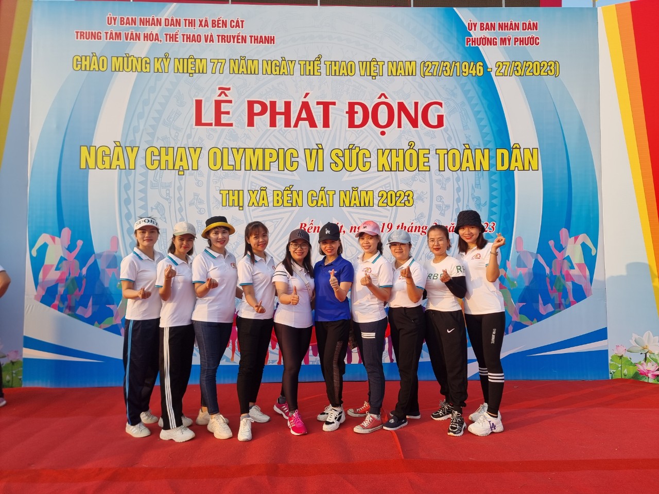 TẬP THỂ GIÁO VIÊN TRƯỜNG MẦM NON AN ĐIỀN HƯỞNG ỨNG NGÀY CHẠY OLYMPIC VÌ SỨC KHỎE TOÀN DÂN THỊ XÃ BẾN CÁT