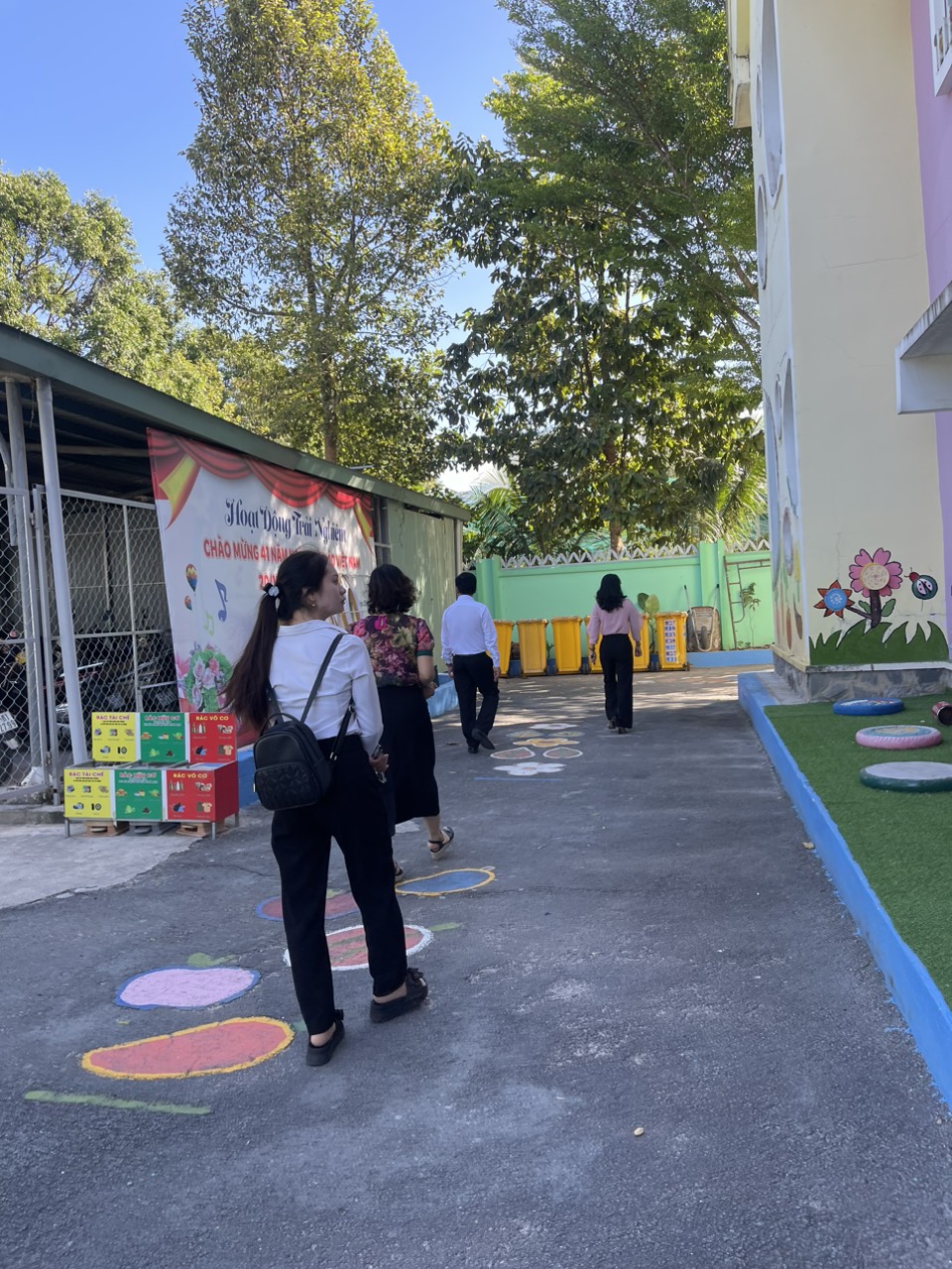 SINH HOẠT CHUYÊN ĐỀ CẤP THỊ XÃ  XÂY DỰNG TRƯỜNG HỌC HẠNH PHÚC  LẤY TRẺ LÀM TRUNG TÂM  MÔ HÌNH  “TRƯỜNG HỌC THÂN THIỆN  LỚP HỌC HẠNH PHÚC”