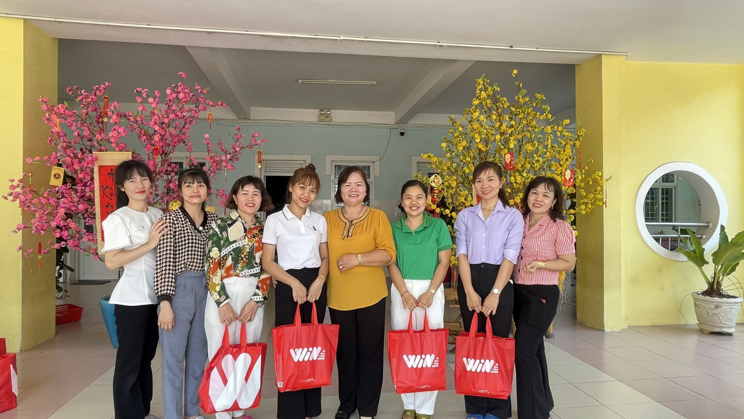 CHƯƠNG TRÌNH TẶNG QUÀ TẾT CỦA CÔNG ĐOÀN TRƯỜNG MỪNG XUÂN 2024