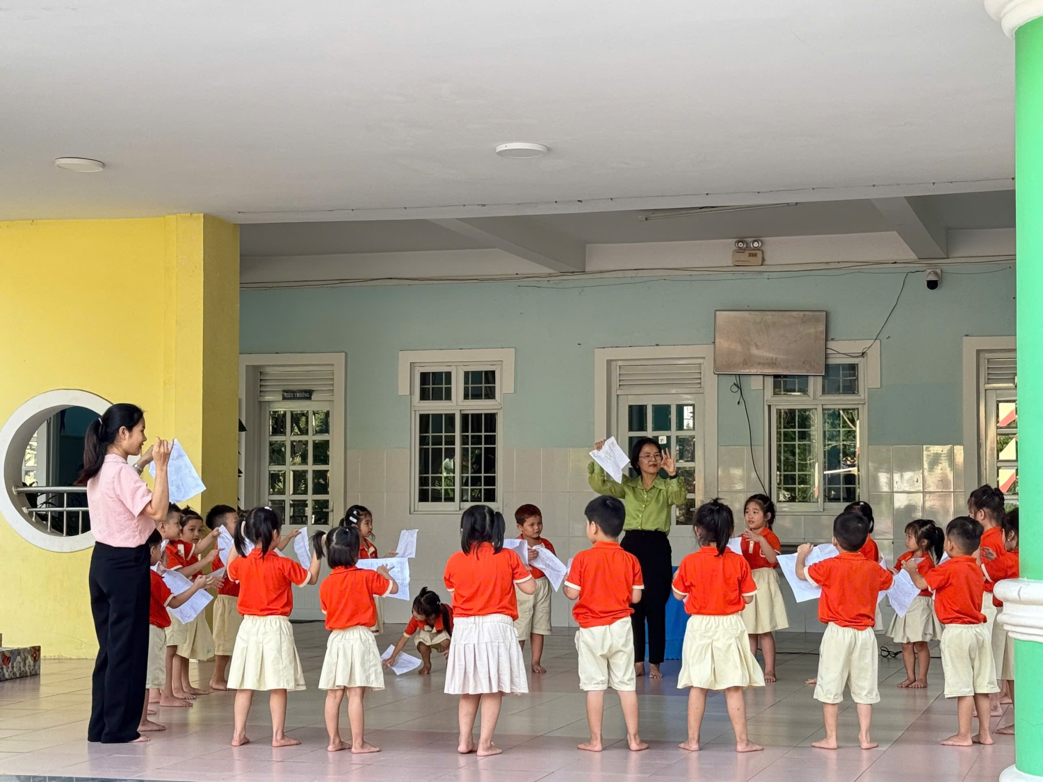 Hoạt động bảo vệ môi trường "Tái chế giấy"